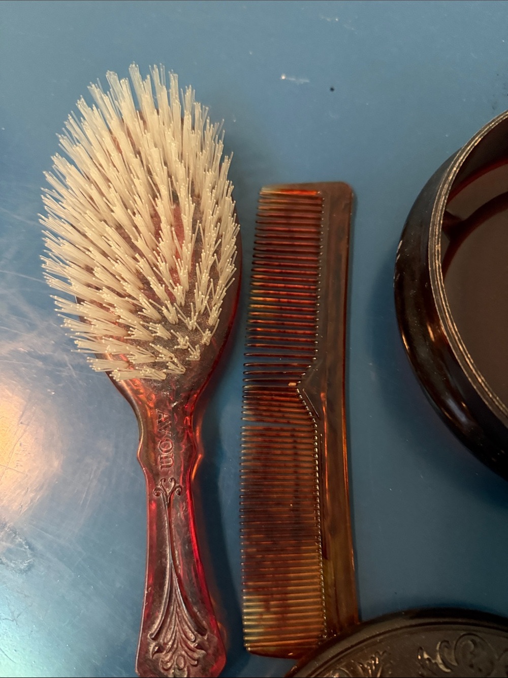 Avon Vintage Tortoiseshell Vanity Set with Cameo Accents - Picture 3 of 5